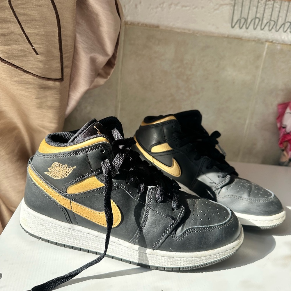 Nike Kids Jordan’s AJ 1 Mid